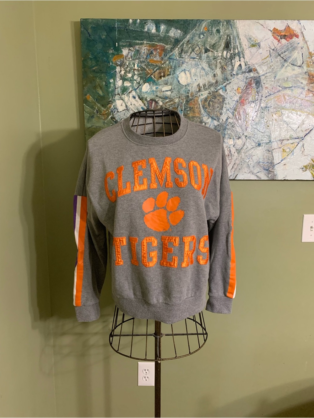 Clemson University Tigers sweatshirt in size M.